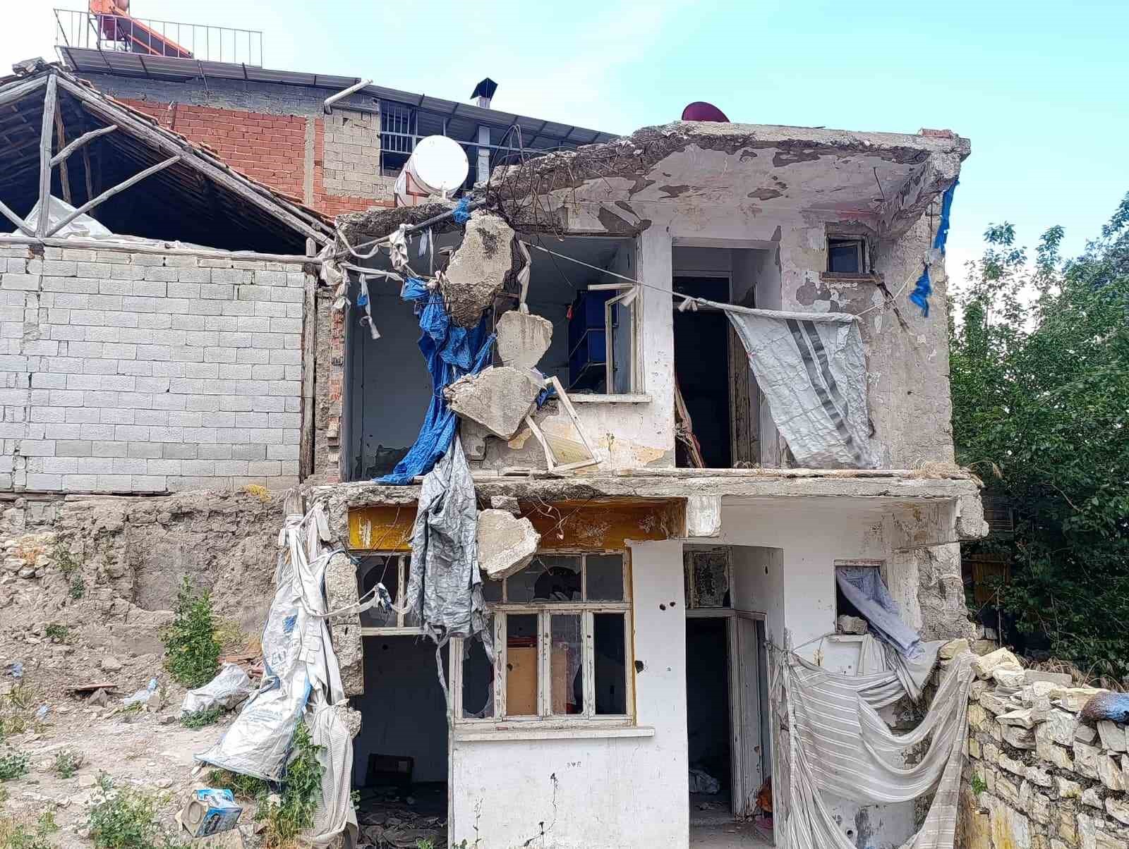 kahramanmarasta yikilmasi beklenen binalar vatandasi endiselendiriyor 3 V3MBiWF1