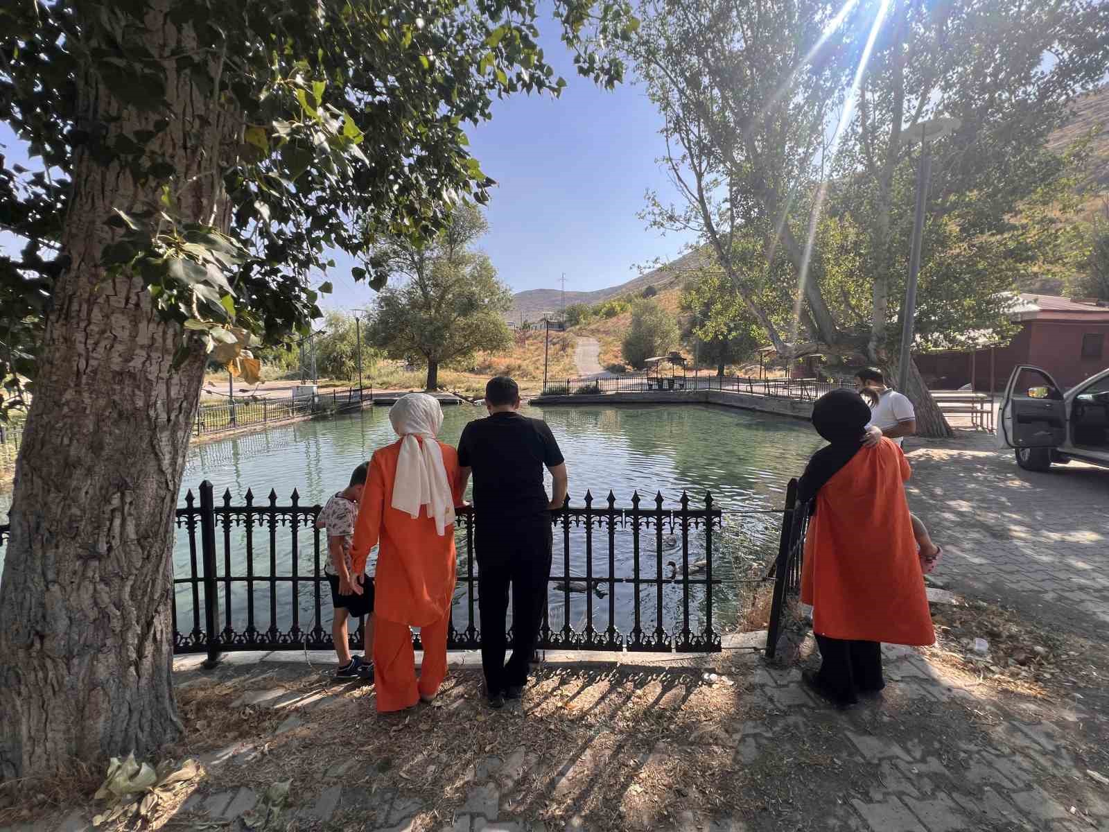 kahramanmarastaki balikli gol berrak suyu ve baliklariyla ziyaretcilerini agirliyor 1