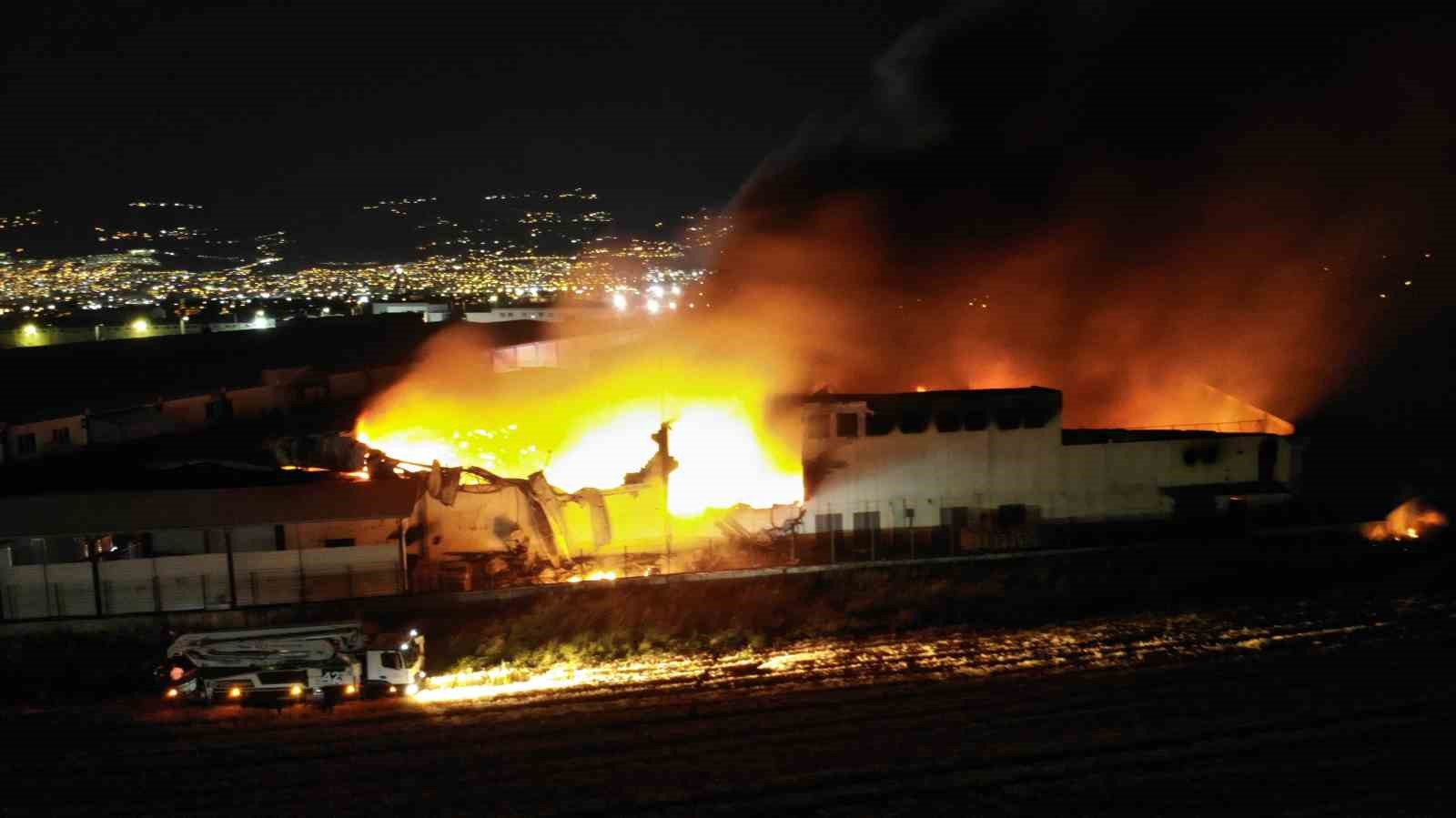 kahramanmarastaki fabrika yangini dron ile goruntulendi 0