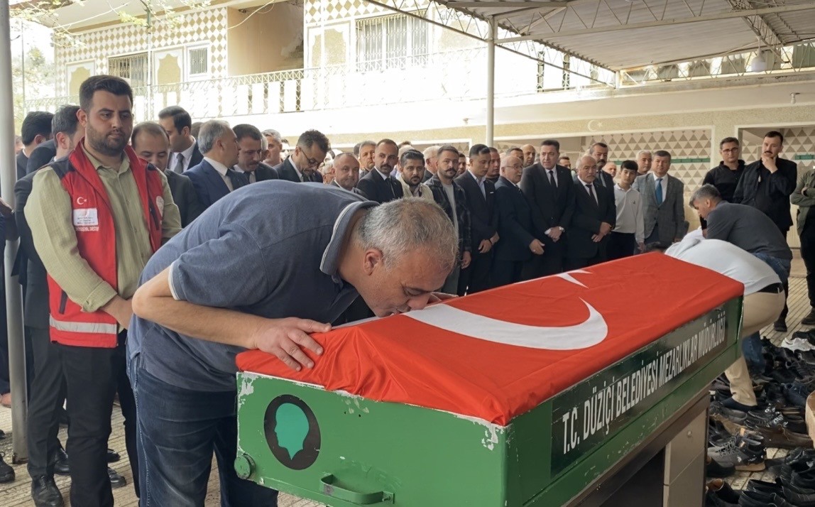 Kahramanmaraş’taki saldırıda hayatını kaybeden öğrenci Osmaniye’de toprağa verildi 9 kahramanmarastaki saldirida hayatini kaybeden ogrenci osmaniyede topraga verildi 5 d7HNwHn1