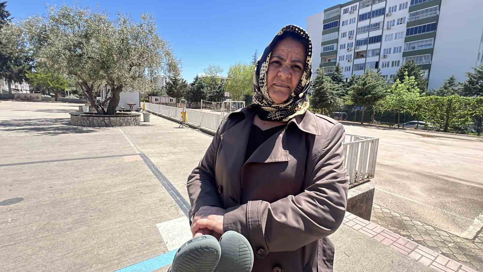 kahramanmarastaki saldirinin ardindan veliler ogrencilerin esyalarini okuldan almaya basladi 2