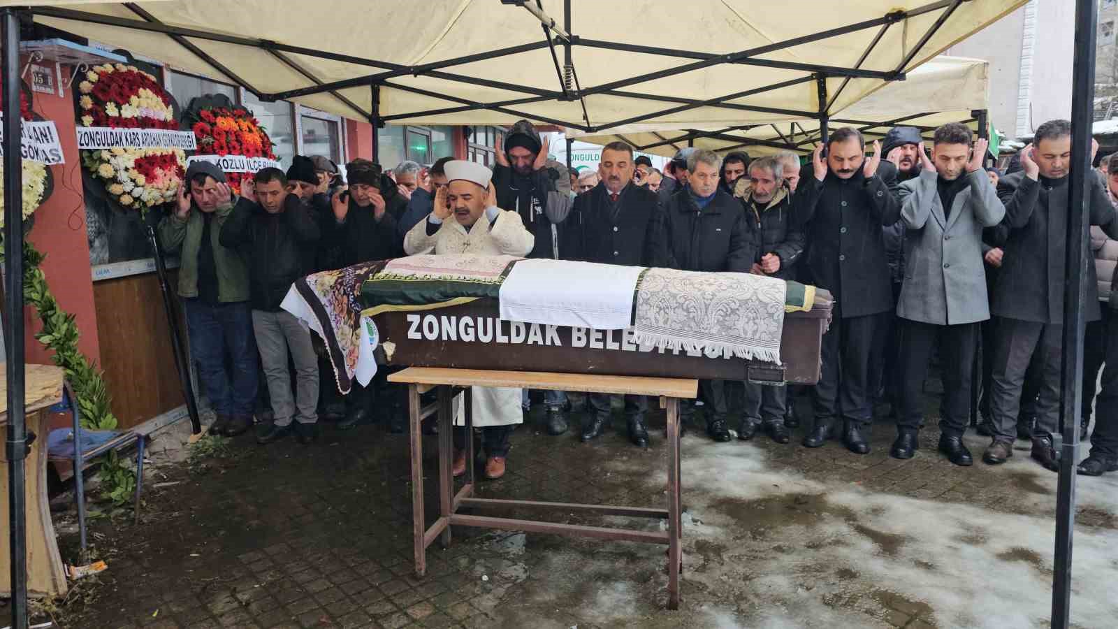 Kahreden tesadüf: 6 yıl önce annesi patates püresinden, kızı ise elma yerken öldü 7 kahreden tesaduf 6 yil once annesi patates puresinden kizi ise elma yerken oldu 3 Oz3Ke4eN