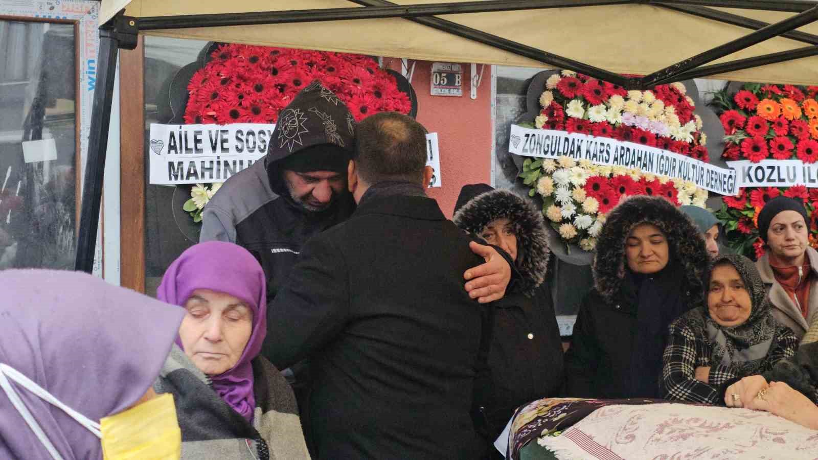 Kahreden tesadüf: 6 yıl önce annesi patates püresinden, kızı ise elma yerken öldü 9 kahreden tesaduf 6 yil once annesi patates puresinden kizi ise elma yerken oldu 5