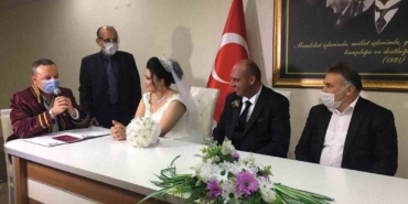 kahreden-tesaduf-6-yil-once-annesi-patates-puresinden-kizi-ise-elma-yerken-oldu-knlKGkzU.jpg