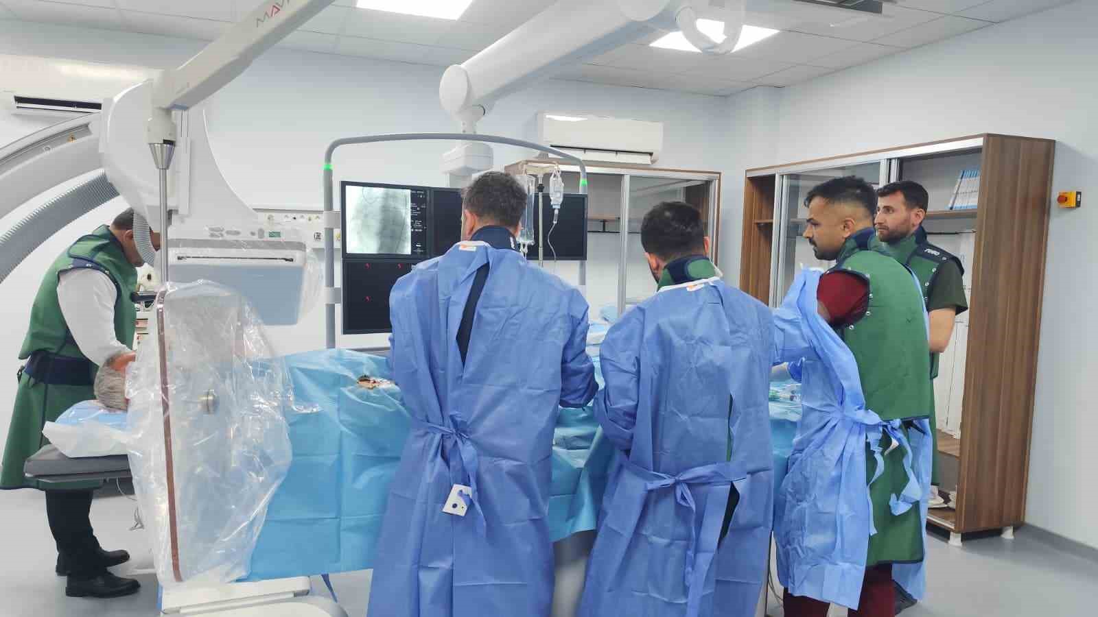 kahtada acilan anjiyo unitesinde ilk hasta basariyla tedavi edildi 1 gdblSYzV
