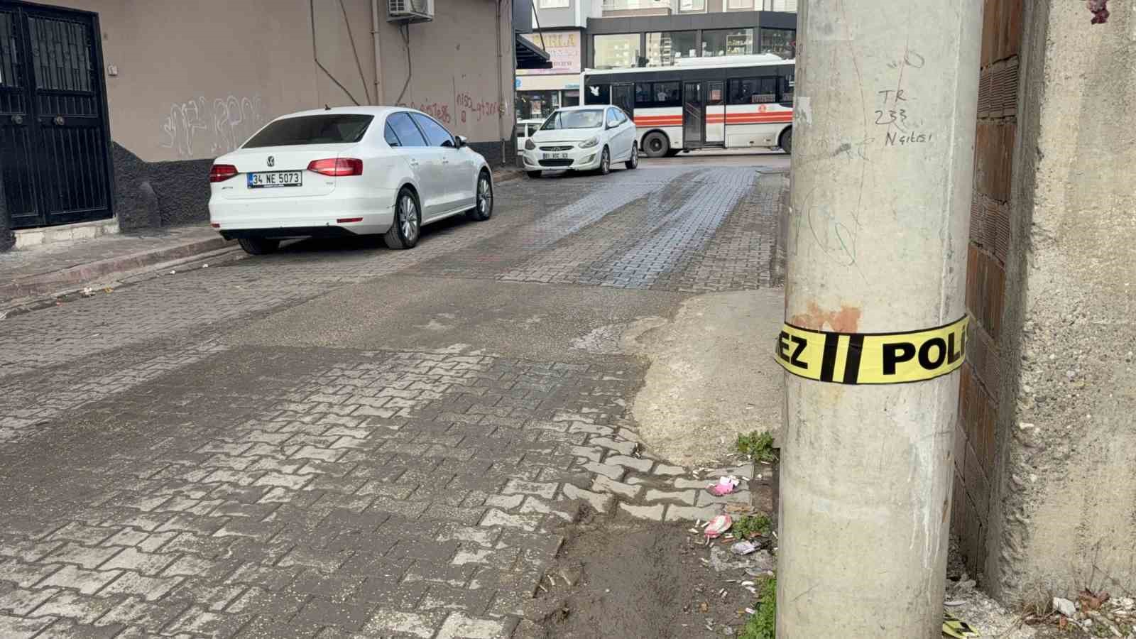 Kahvehaneciyle müşteriler arasında silahlı kavga: 2 ölü, 1 yaralı 5 kahvehaneciyle musteriler arasinda silahli kavga 2 olu 1 yarali 1 T1mZi93A
