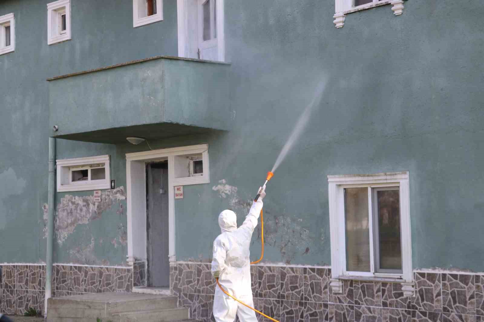 kahverengi kokarca ile mucadele 850 hane 23 kamu alani ve 623 ahir ilaclandi 1 6P81tezh
