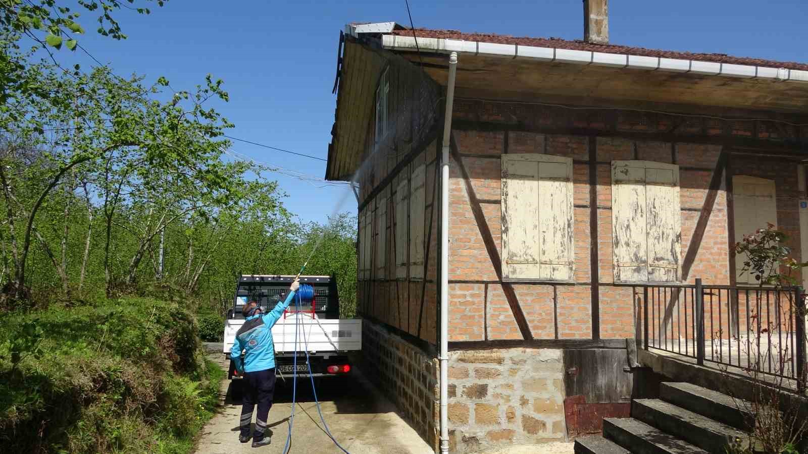Kahverengi kokarcaya karşı kışlaklardan çıkış öncesi ilaçlama hız kazandı 13 kahverengi kokarcaya karsi kislaklardan cikis oncesi ilaclama hiz kazandi 9