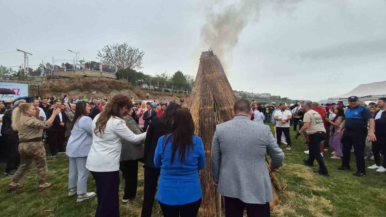 kakava atesi tekirdagi sardi bahari danslarla karsiladilar 6 9dBElbGD