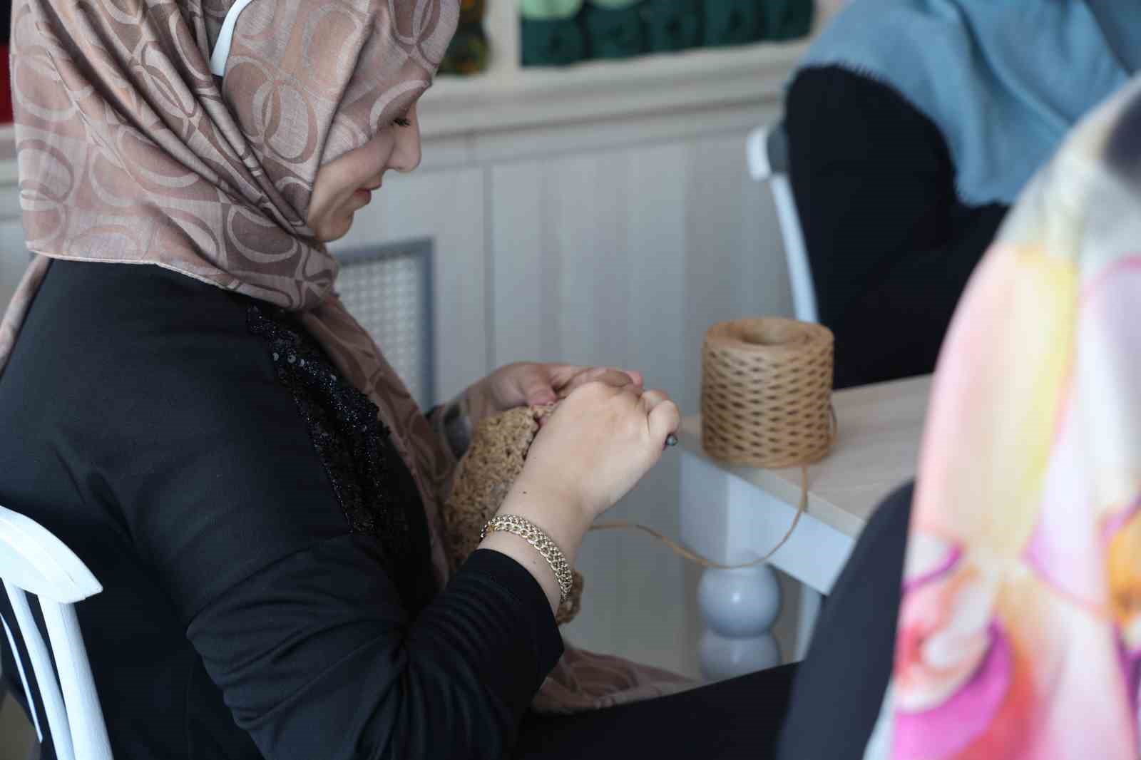 kalabaliktan sikildilar hayallerini orgu kafeyle gercege donusturduler 1 vSF9eTbW