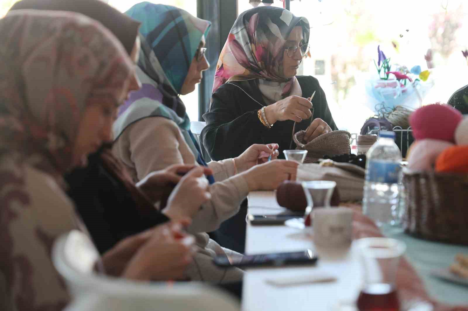 kalabaliktan sikildilar hayallerini orgu kafeyle gercege donusturduler 3 mVXejQtO