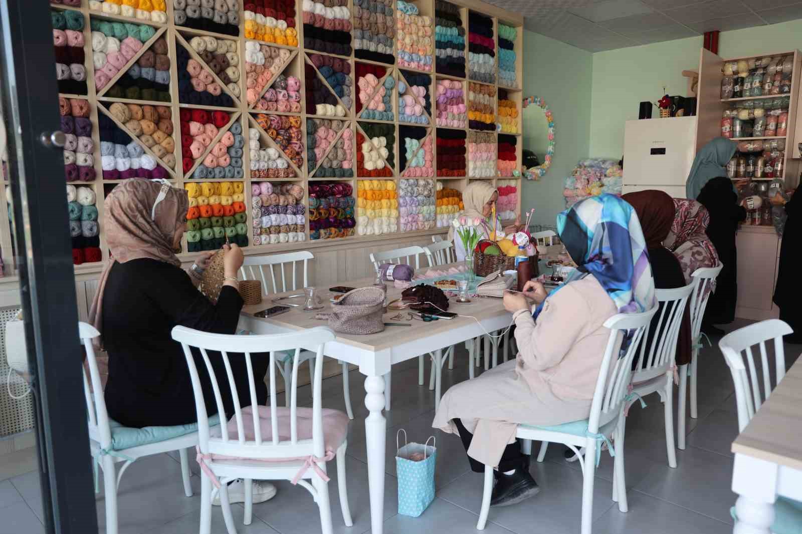 kalabaliktan sikildilar hayallerini orgu kafeyle gercege donusturduler 4 zEMKJjiS