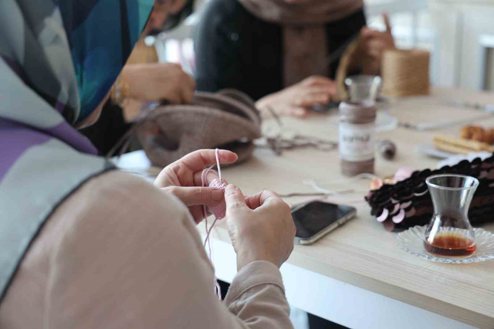 kalabaliktan sikildilar hayallerini orgu kafeyle gercege donusturduler 5 V73HAtRV