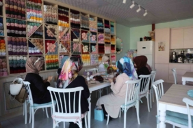 kalabaliktan-sikildilar-hayallerini-orgu-kafeyle-gercege-donusturduler-AMsEmjsI.jpg