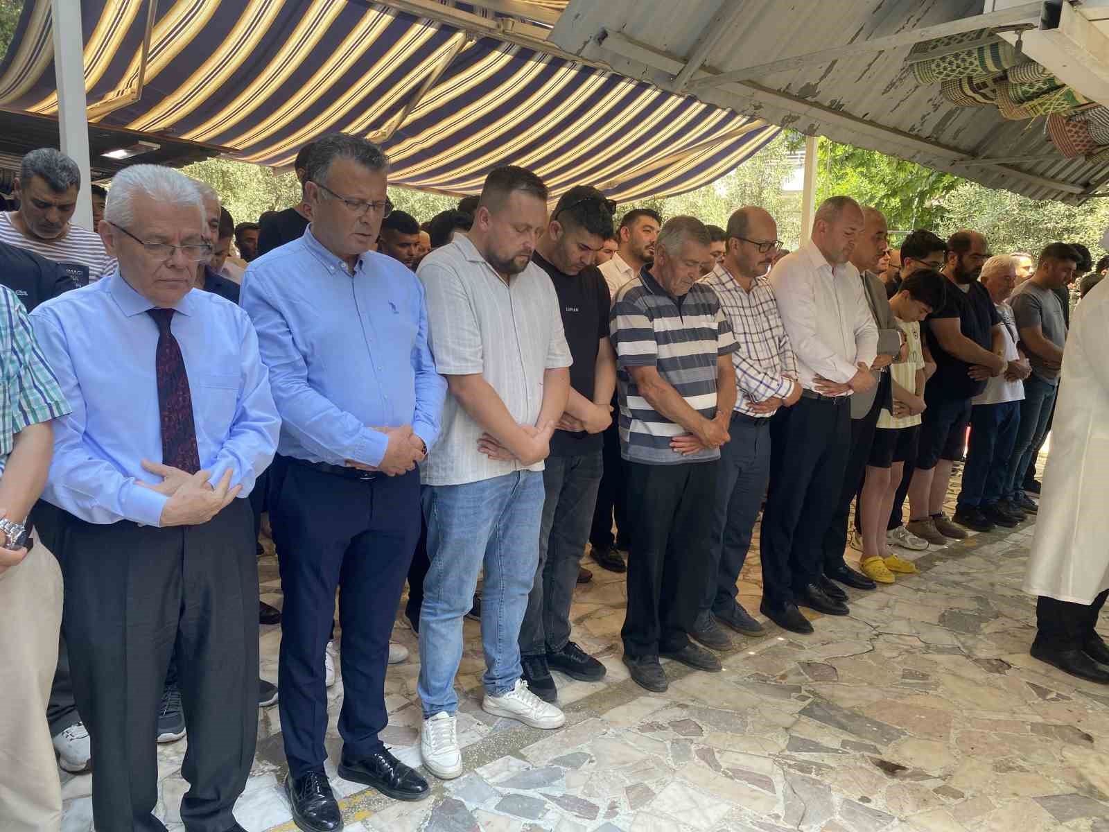 kalbine yenilen egitimci son yolculuguna ugurlandi 1 5mVzFhOC