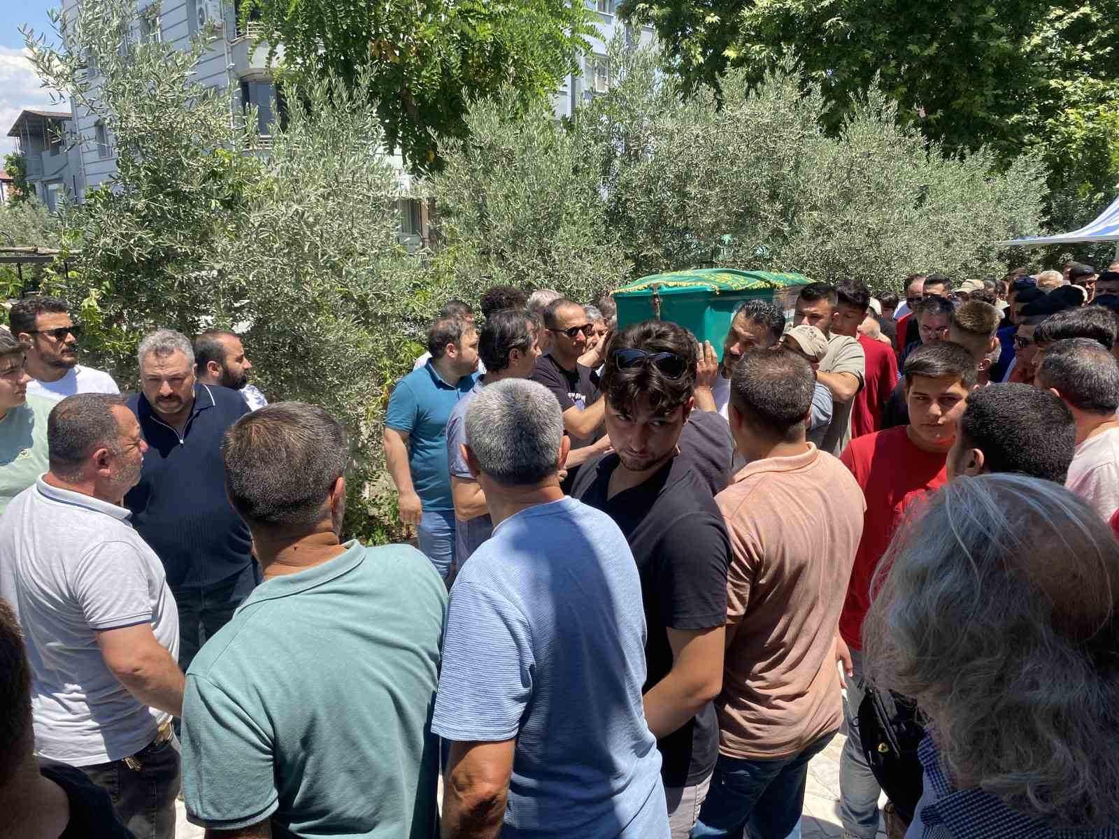 kalbine yenilen egitimci son yolculuguna ugurlandi 2 UpH4D71a