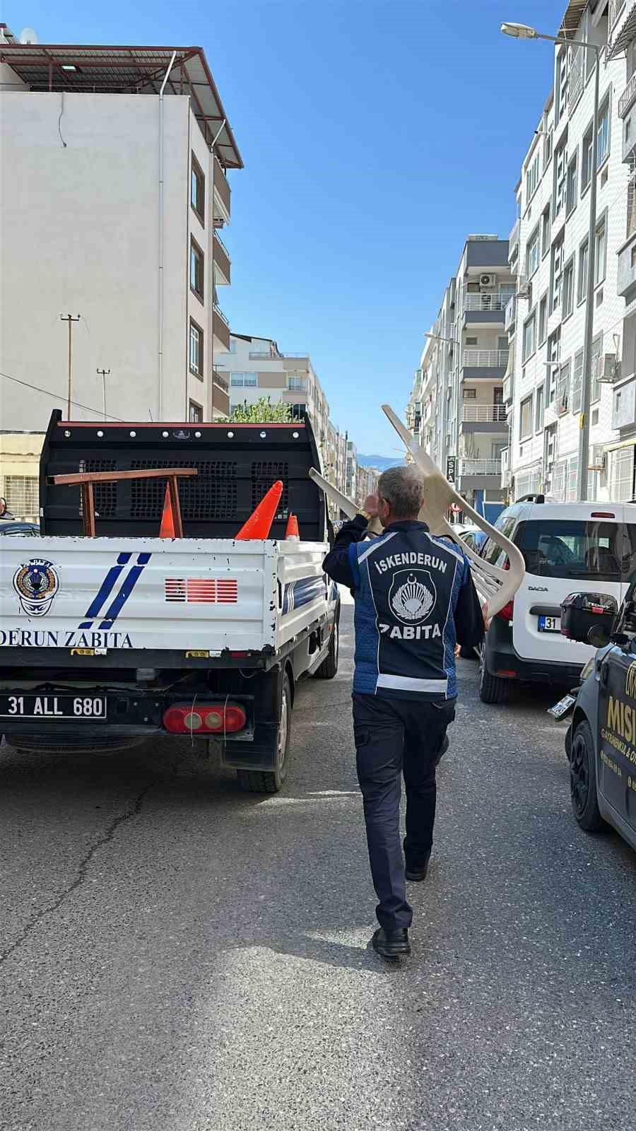 Kaldırım işgalini önlemek için operasyona çıkan zabıtanın görev aşkı, esnafın ısrarını yendi 7 kaldirim isgalini onlemek icin operasyona cikan zabitanin gorev aski esnafin israrini yendi 3 zI75JVMw