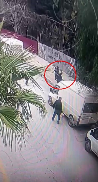 Kaldırım taşıyla gelen ölüm kamerada 8 kaldirim tasiyla gelen olum kamerada 4 5VhEYiOK