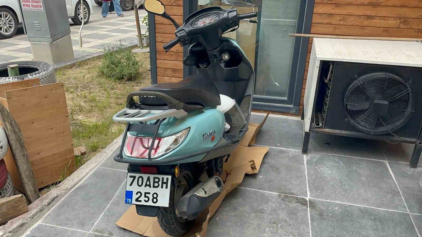 Kaldırıma çarpan motosiklet ve sürücünün yola savrulduğu anlar kameraya yansıdı: 1 yaralı 5 kaldirima carpan motosiklet ve surucunun yola savruldugu anlar kameraya yansidi 1 yarali 1 yqSHXf3E
