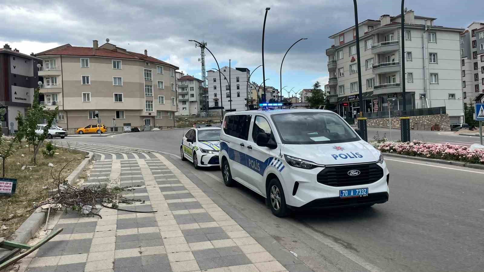 Kaldırıma çarpan motosiklet ve sürücünün yola savrulduğu anlar kameraya yansıdı: 1 yaralı 6 kaldirima carpan motosiklet ve surucunun yola savruldugu anlar kameraya yansidi 1 yarali 2 beK5sOBY