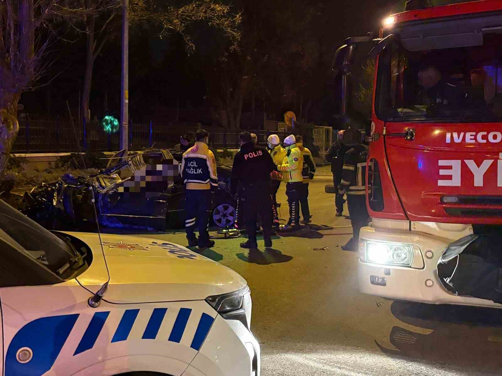 kaldirima carpan otomobil 200 metre savruldu 1 olu 1 agir yarali 0 u7nvwqJ4