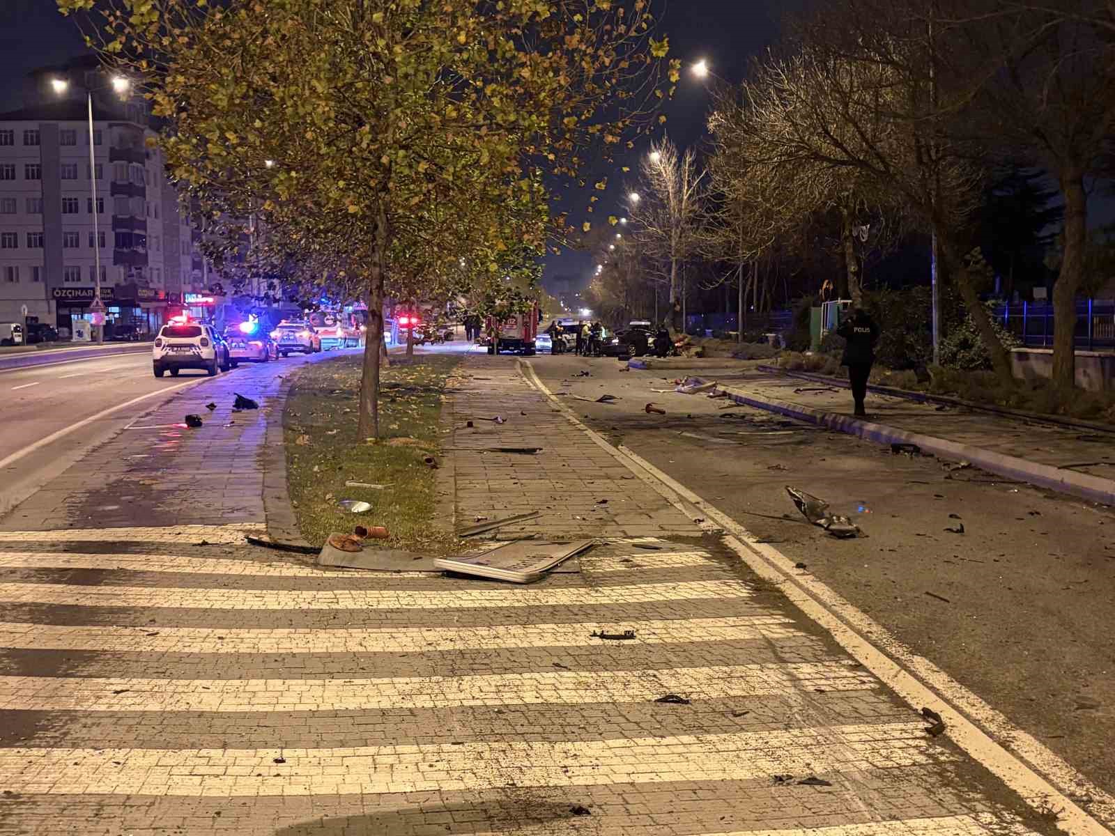 kaldirima carpan otomobil 200 metre savruldu 1 olu 1 agir yarali 5 jJFnilFh