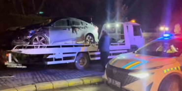 kaldirima-giren-arac-onune-cikan-her-seyi-surukledi-JUPcObVp.jpg