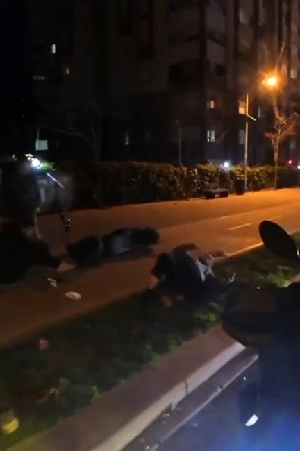 kaldirimda bir vatandasa elektrikli scooter carpti 0 PqYZ1tIG