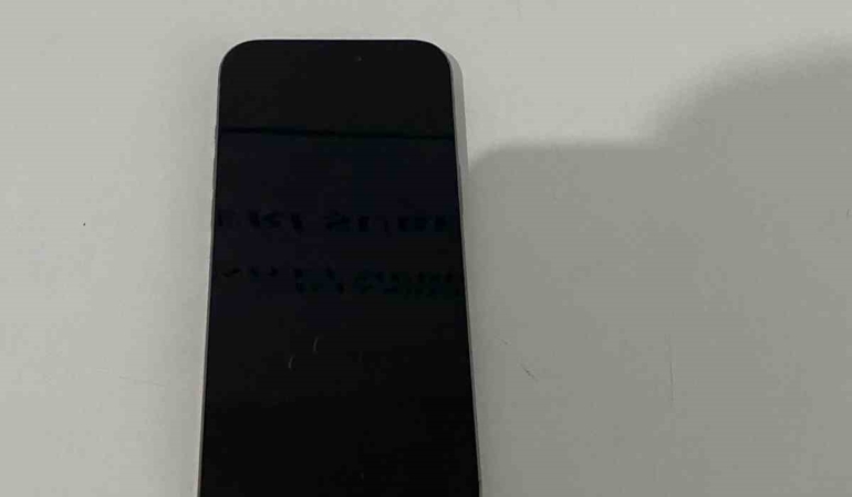 kaldirimda-uyuyan-adamin-telefonunu-caldi-o-anlar-kamerada-9FYcZanz.jpg