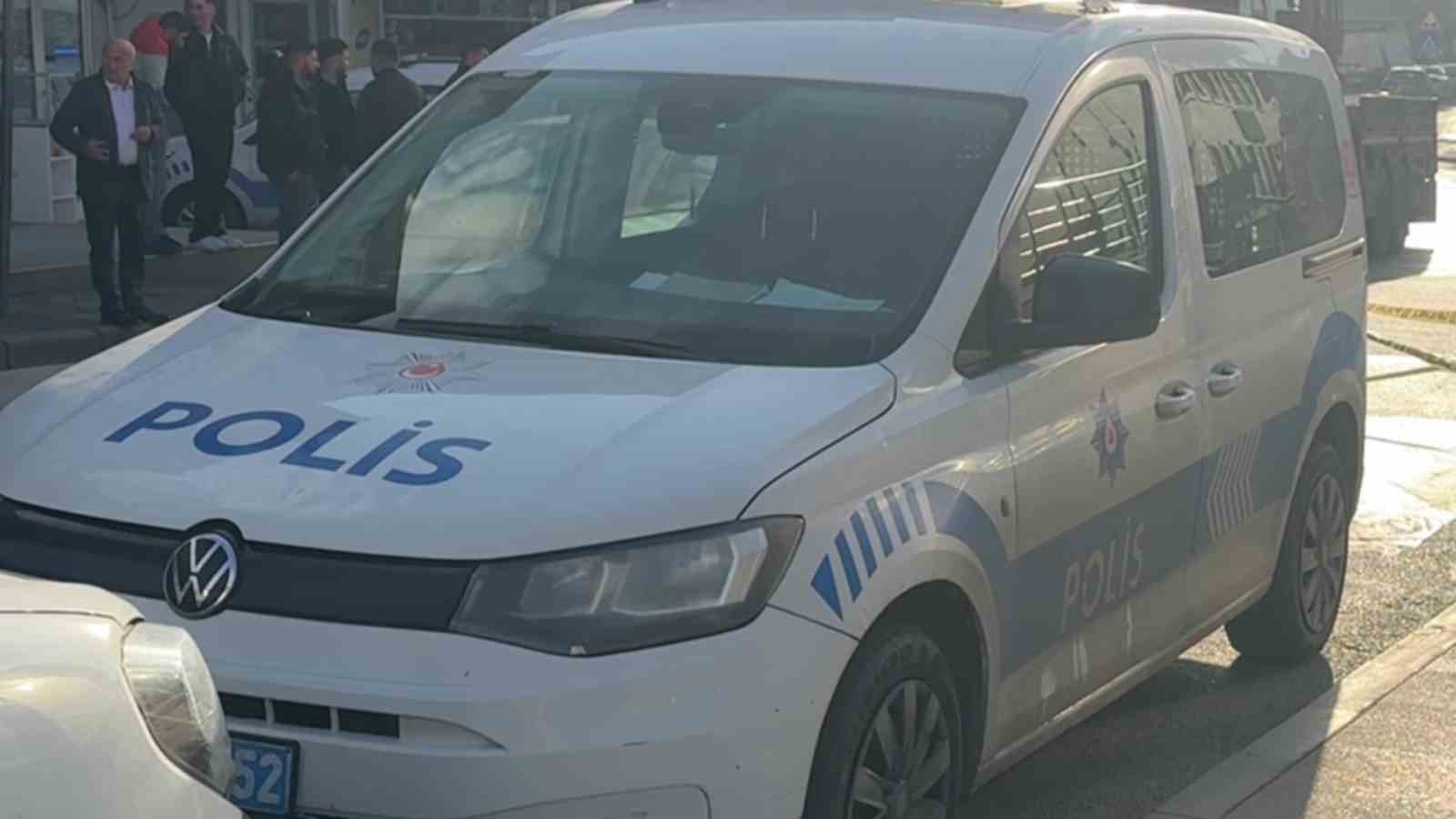 kaldirimda yuruyen kisiye silahli saldiri 2 yarali 3 mz4K8XgM