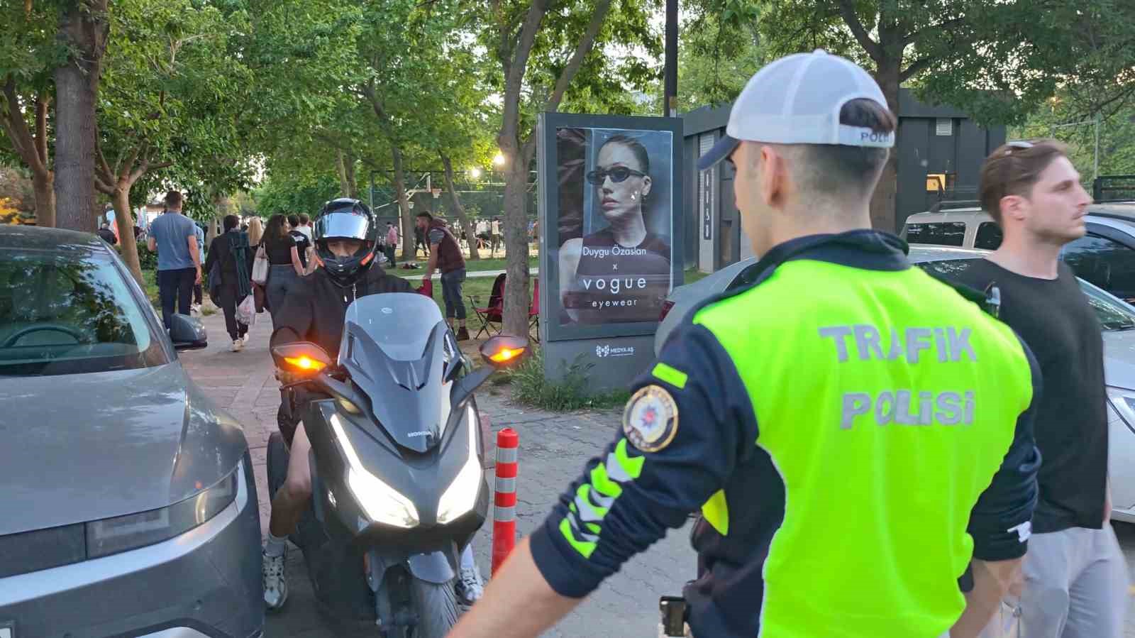 kaldirimi yol gibi kullandilar cezadan kacamadilar 0 7yR7DP1h