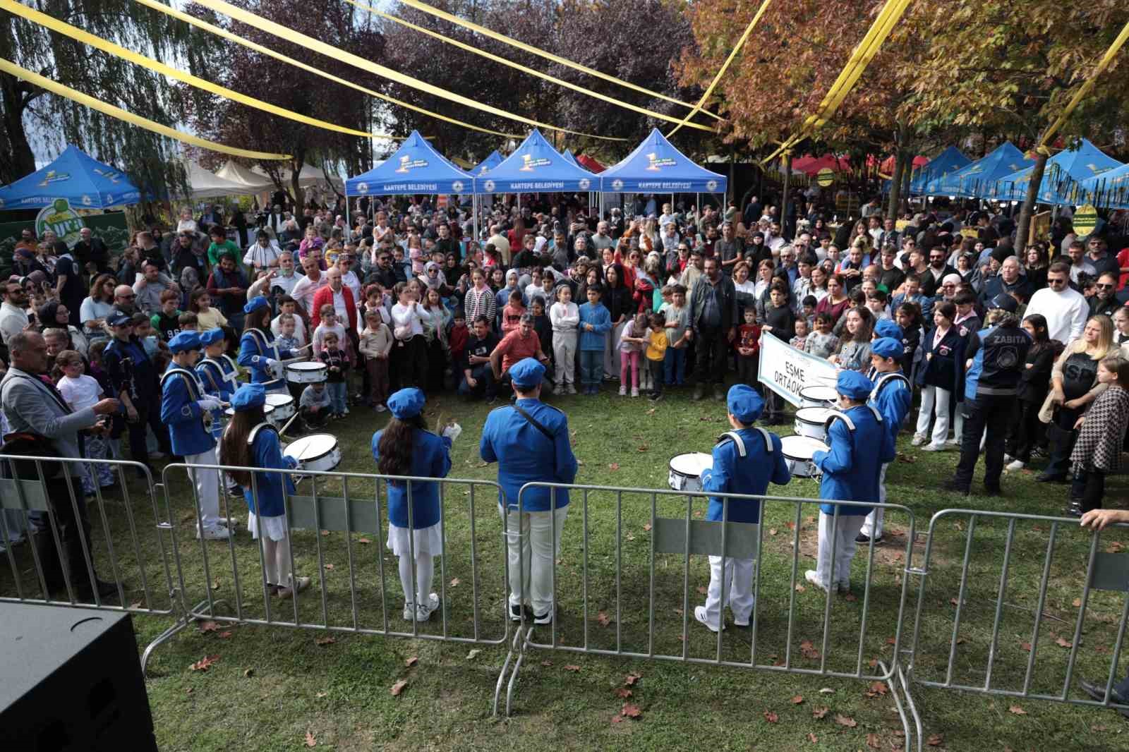 kalitesiyle unlu esme ayvasi festivalle gorucuye cikti 8 bW23a3cK