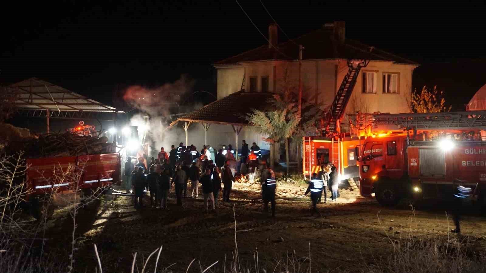Kalorifer kazanı patladı, yangın çıkan ev kullanılamaz hale geldi 4 kalorifer kazani patladi yangin cikan ev kullanilamaz hale geldi 0 aMDU7mtn