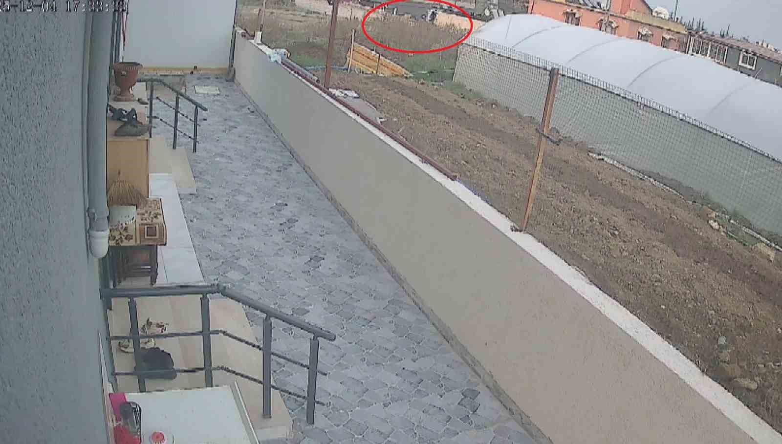 kalp krizi geciren adam duvarin uzerinden bahceye dustu 0 AtEZbMkf
