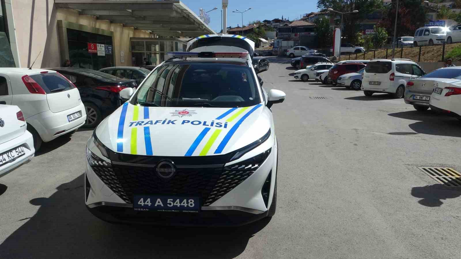 kalp krizi geciren surucu hastane otoparkinda 7 araca carpti o anlar kamerada 3 DTl91gpd