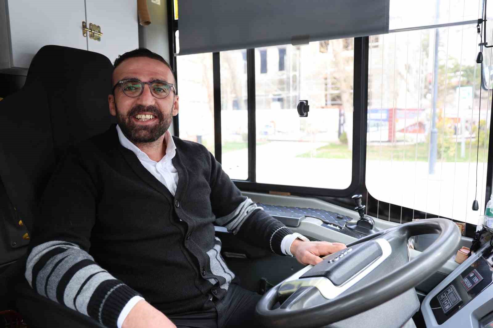 kalp krizi geciren yolcuyu hastaneye yetistiren kahraman sofor konustu otobusumuze binen her yolcu bize hcm8CJmJ