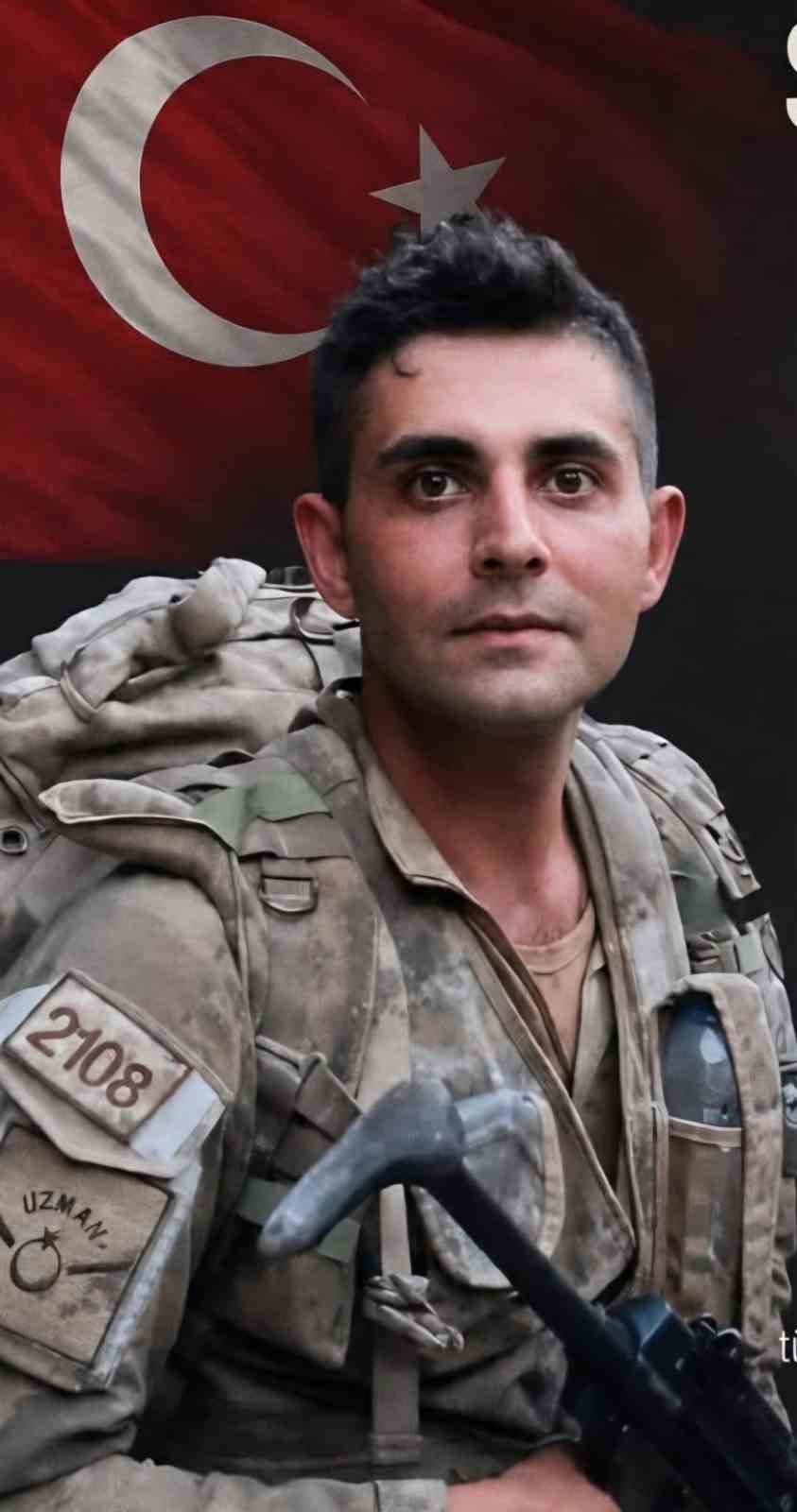 Kalp krizi geçirerek vefat eden uzman çavuş son yolculuğuna uğurlandı 10 kalp krizi gecirerek vefat eden uzman cavus son yolculuguna ugurlandi 6 X81BQdnF
