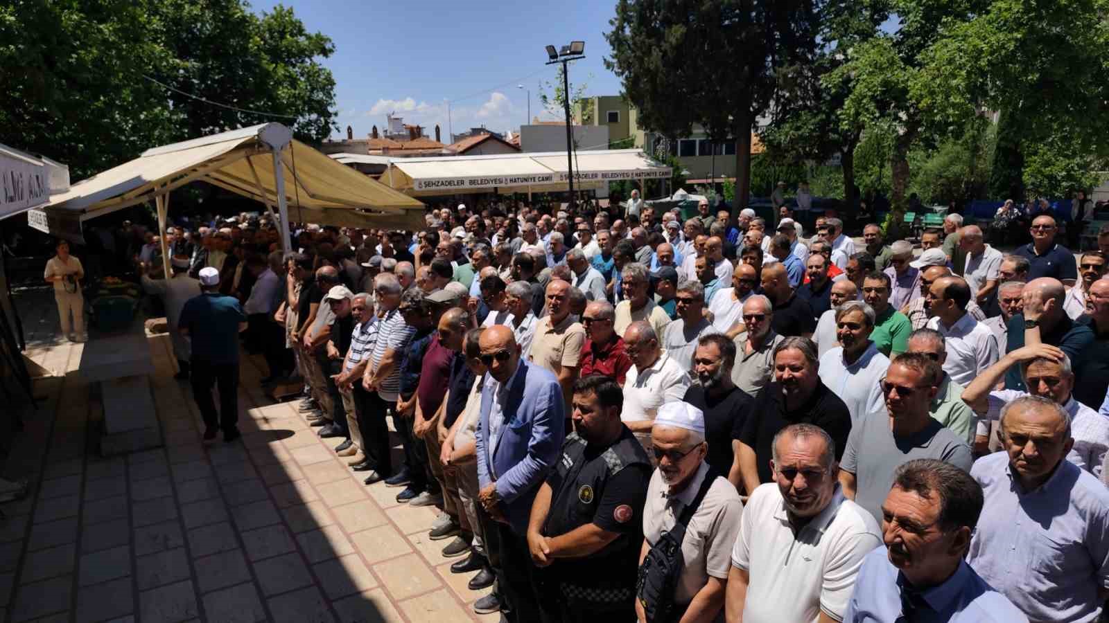 kalp krizinden olen arkadasinin cenazesinde kalp krizi gecirdi 2 GvSYekgz