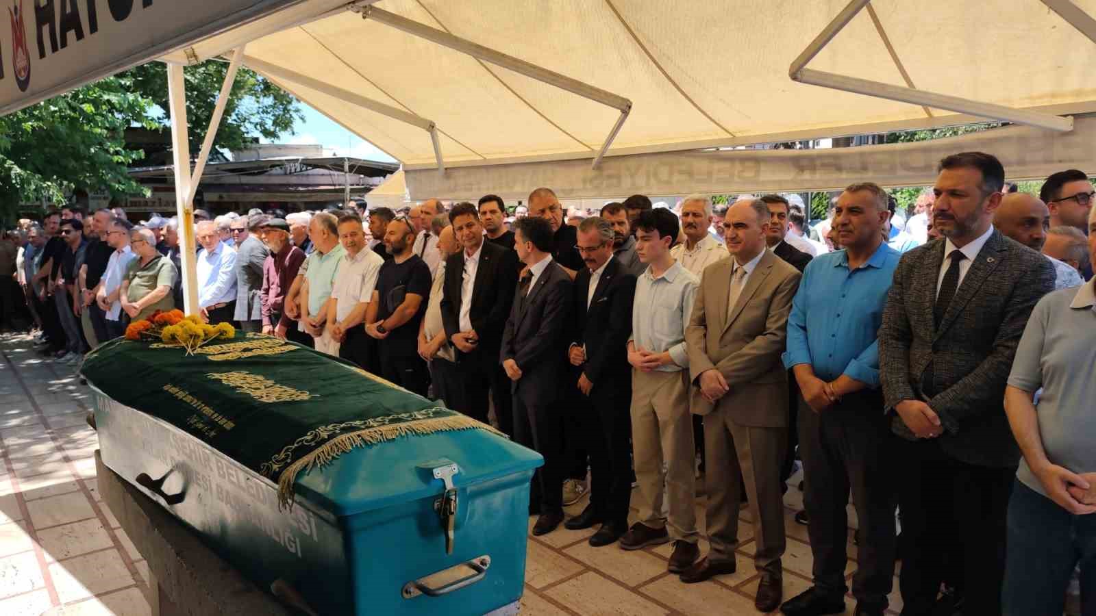 kalp krizinden olen arkadasinin cenazesinde kalp krizi gecirdi 3 HHF99DSB
