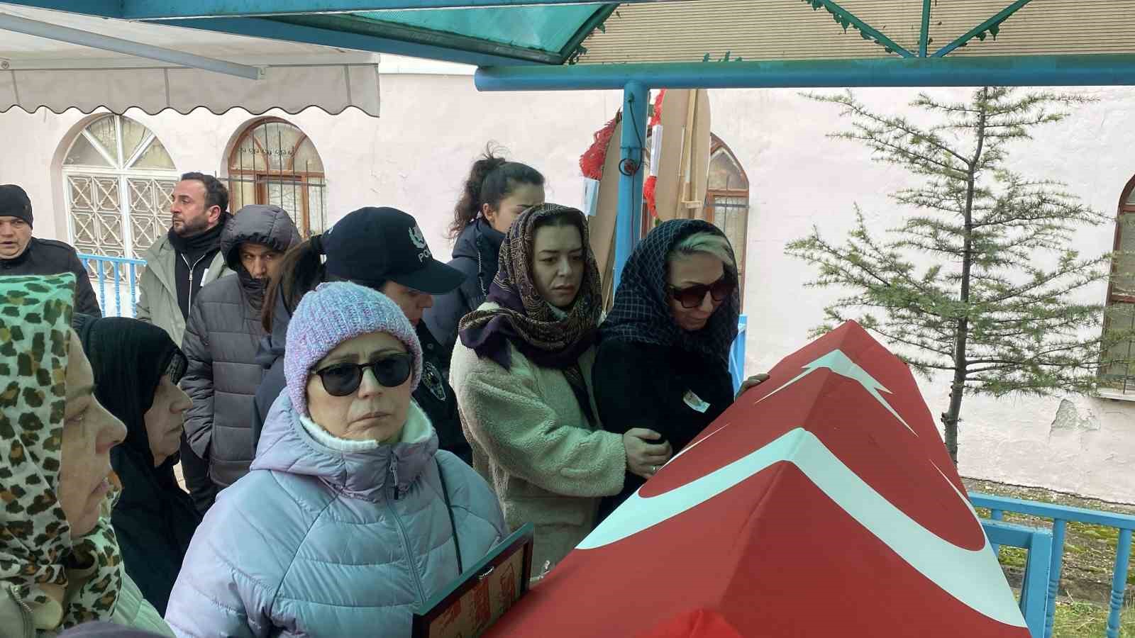 kalp krizine yenik dusen polis memuru memleketinde son yolculuguna ugurlandi 4