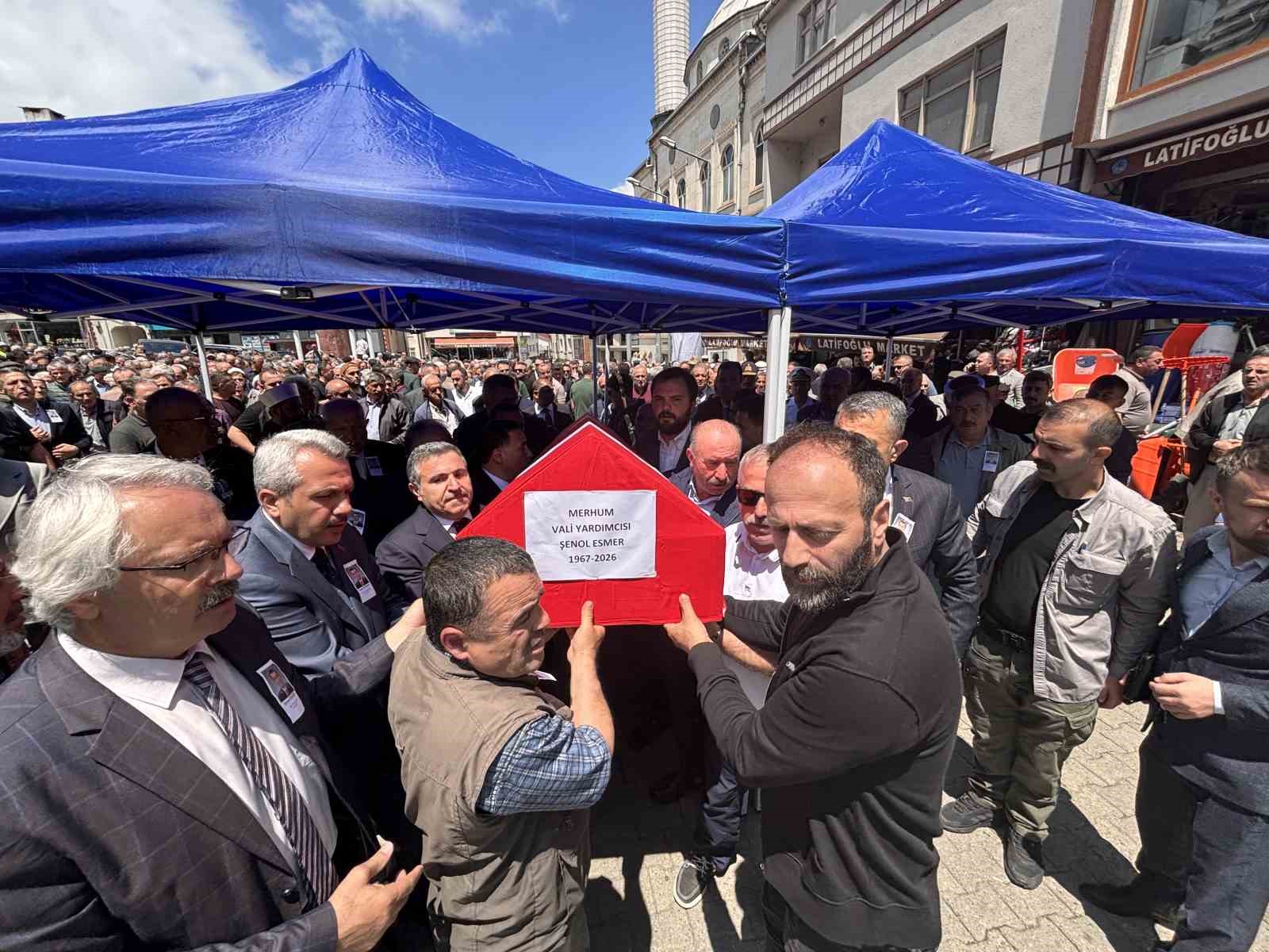 kalp krizine yenik dusen vali yardimcisi senol esmer memleketi trabzonda topraga verildi 2 9kjO5R7p