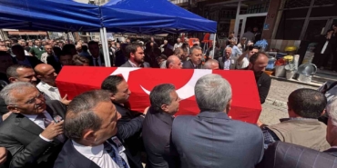 kalp-krizine-yenik-dusen-vali-yardimcisi-senol-esmer-memleketi-trabzonda-topraga-verildi-fNnUYxwa.jpg