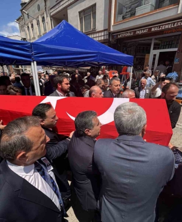 kalp-krizine-yenik-dusen-vali-yardimcisi-senol-esmer-memleketi-trabzonda-topraga-verildi-fNnUYxwa.jpg