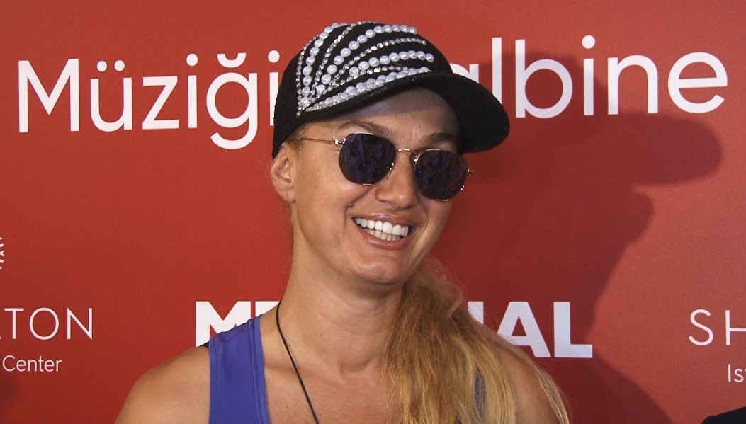 Kalp sağlığı, müziğin ritmiyle buluştu: Ünlü isimler kalp sağlığı farkındalığı için ritim tuttu 7 kalp sagligi muzigin ritmiyle bulustu unlu isimler kalp sagligi farkindaligi icin ritim tuttu 3 UKz3IUPX