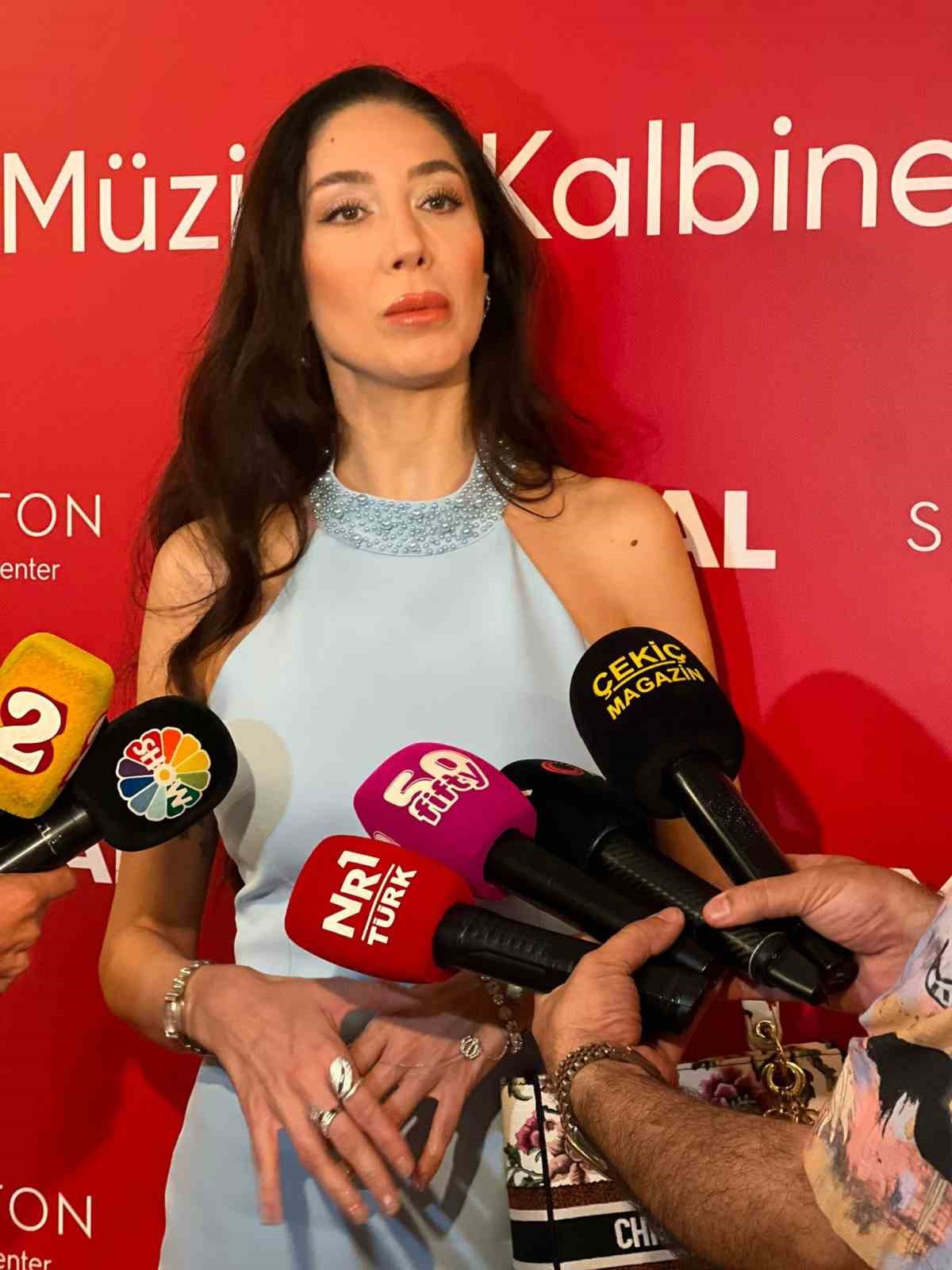 Kalp sağlığı, müziğin ritmiyle buluştu: Ünlü isimler kalp sağlığı farkındalığı için ritim tuttu 8 kalp sagligi muzigin ritmiyle bulustu unlu isimler kalp sagligi farkindaligi icin ritim tuttu 4 Its9g4TW