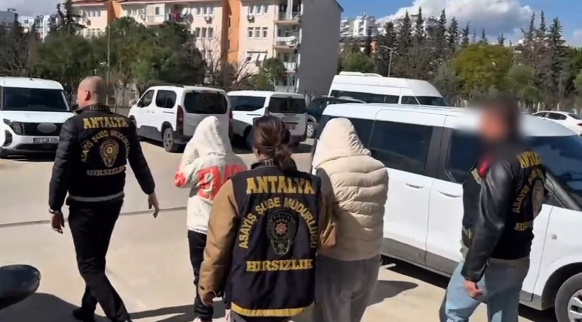 kamera ve ziynet esyasi caldilar guvenlik kameralarindan yakayi ele verdiler 3 Ujrmef5r