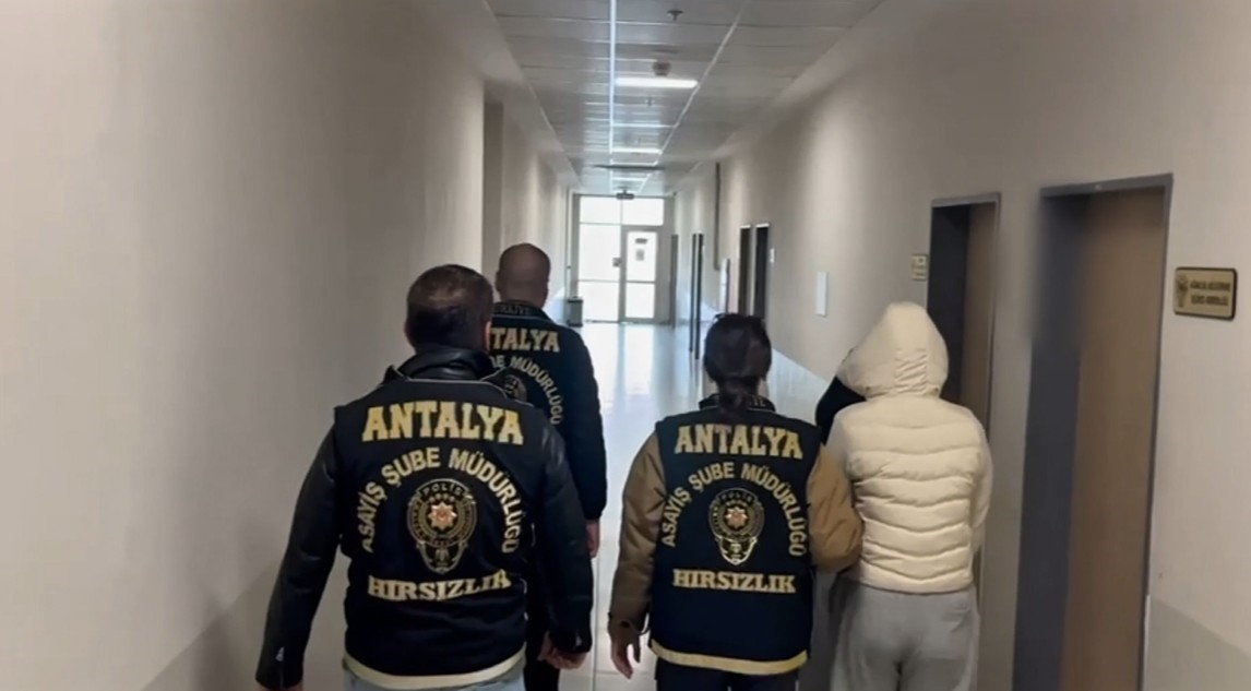 kamera ve ziynet esyasi caldilar guvenlik kameralarindan yakayi ele verdiler 4 tZdlqKiq