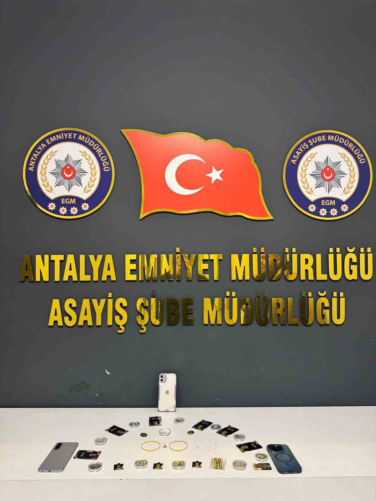 kamera ve ziynet esyasi caldilar guvenlik kameralarindan yakayi ele verdiler 5 ShZ1rI5D