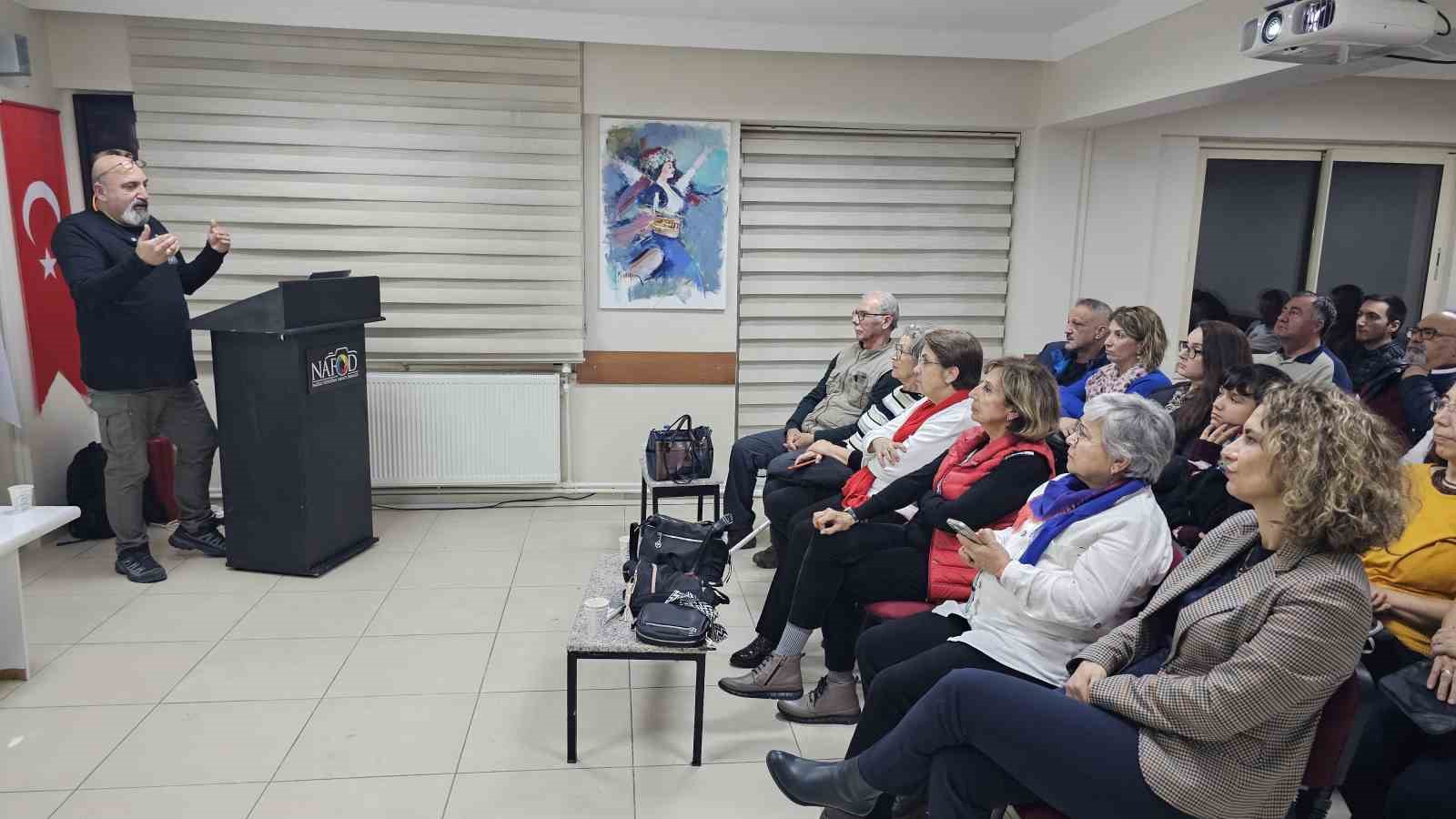 Kameralar cebe girdi: Fotoğraf tutkunlarına cep telefonu eğitimi veriliyor 6 kameralar cebe girdi fotograf tutkunlarina cep telefonu egitimi veriliyor 2 2WniOiwE