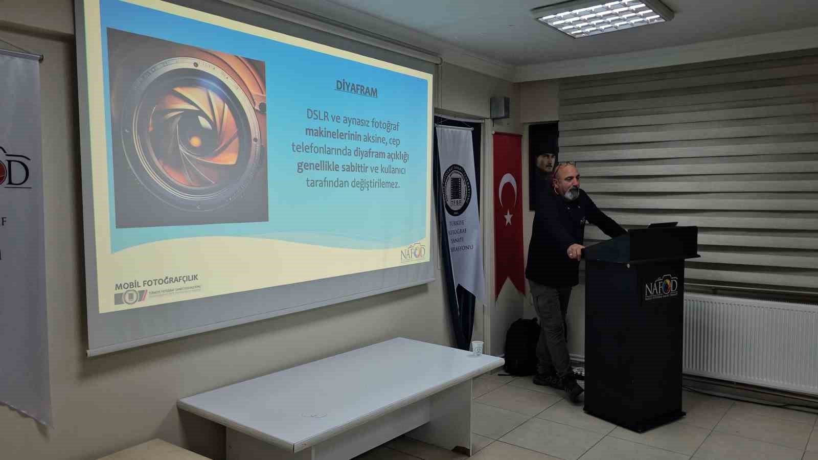 Kameralar cebe girdi: Fotoğraf tutkunlarına cep telefonu eğitimi veriliyor 8 kameralar cebe girdi fotograf tutkunlarina cep telefonu egitimi veriliyor 4 bMTHCeup